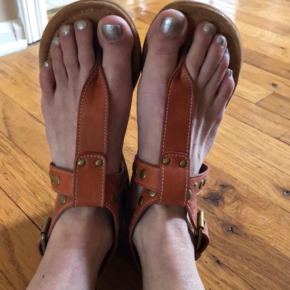 Lucky Brand Shoes - 🍀 Lucky Brand cute ankle buckle thong sandals